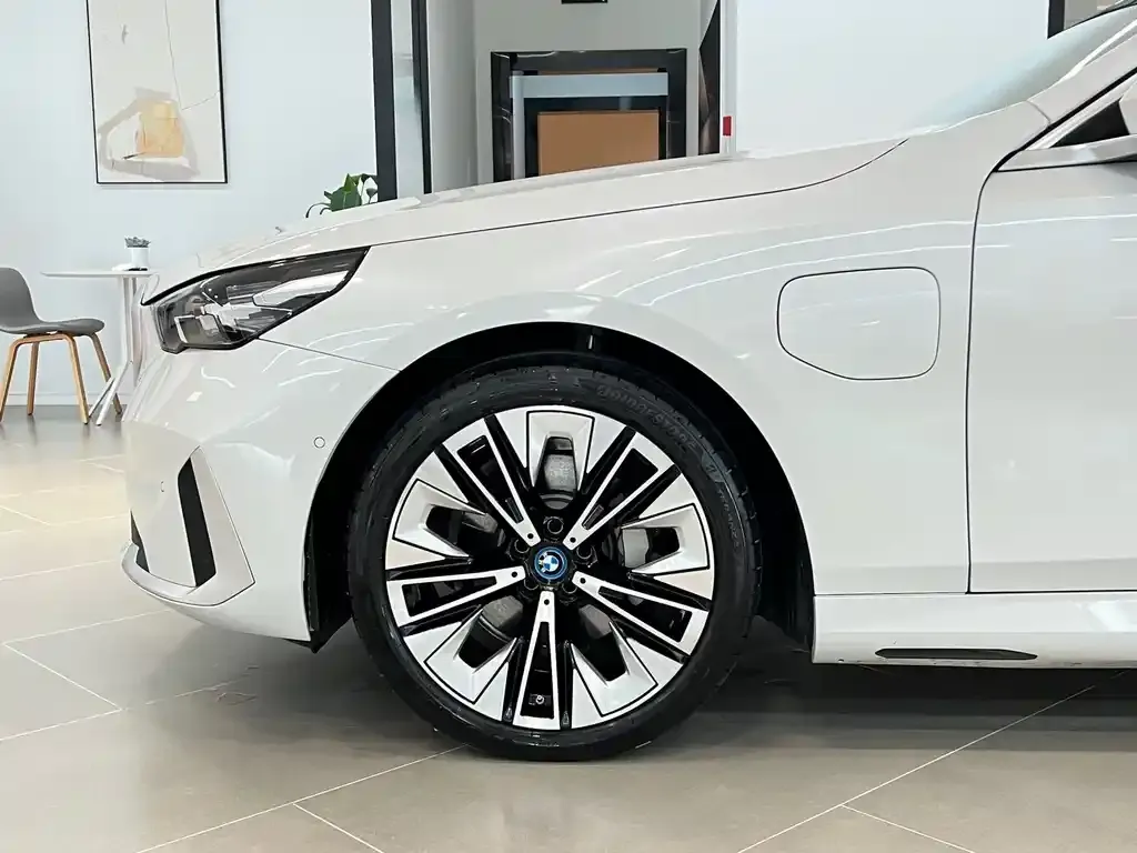 BMW i5 — фото 4