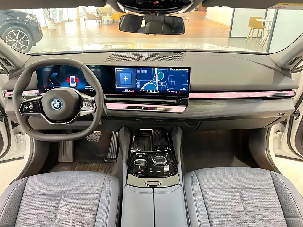 BMW i5 — фото 6