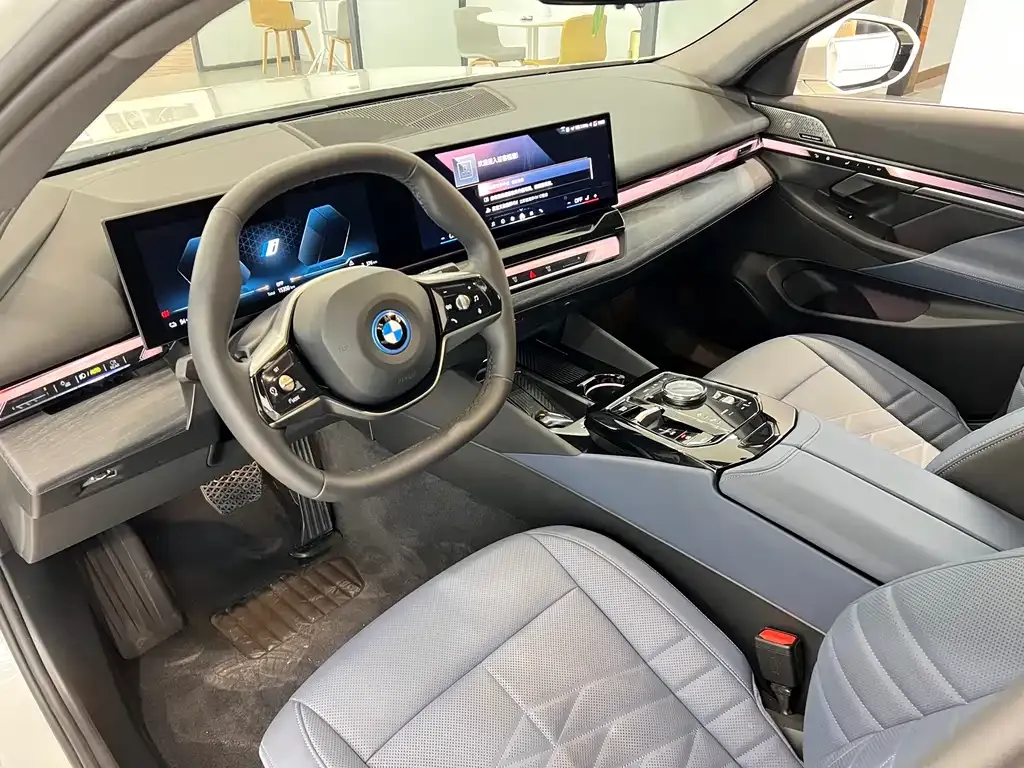 BMW i5 — фото 8