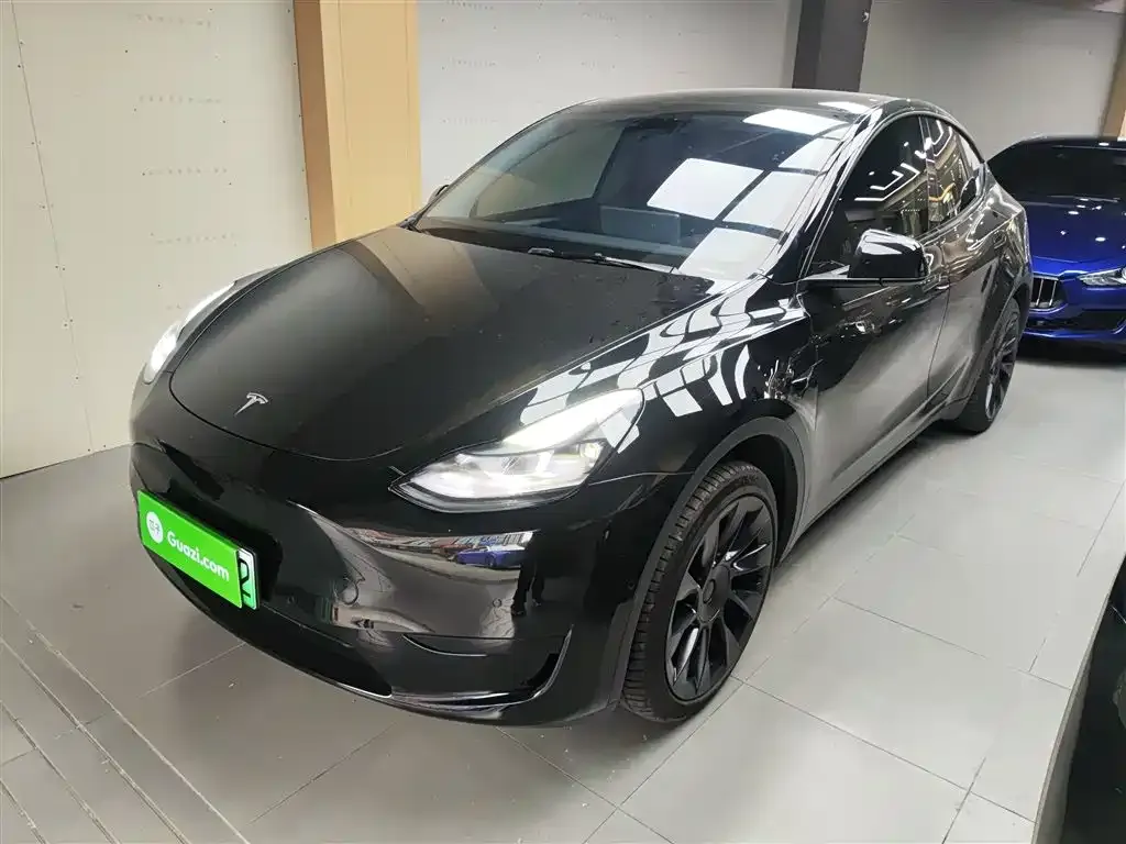 Tesla Model Y — фото 1