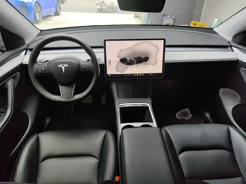 Tesla Model Y — фото 10