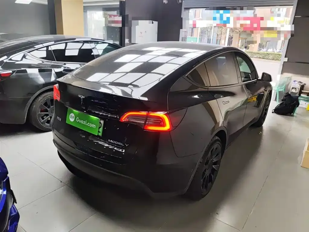 Tesla Model Y — фото 7