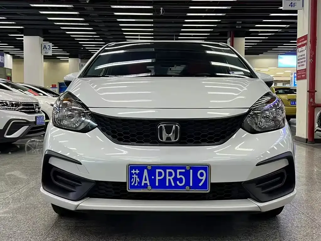 Honda Fit — фото 1