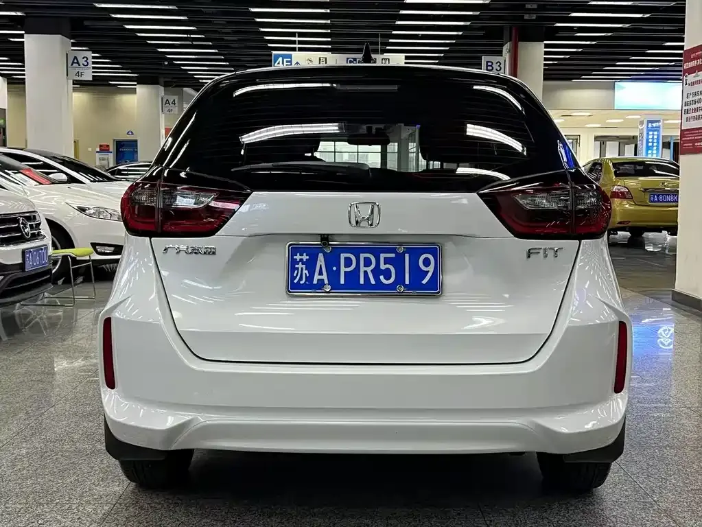 Honda Fit — фото 7