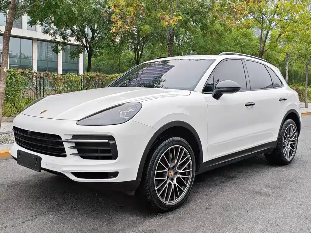 Porsche Cayenne — фото 1