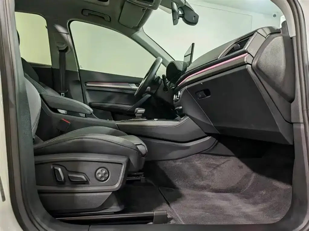 Audi Q5L 2021 из CN, фото 7