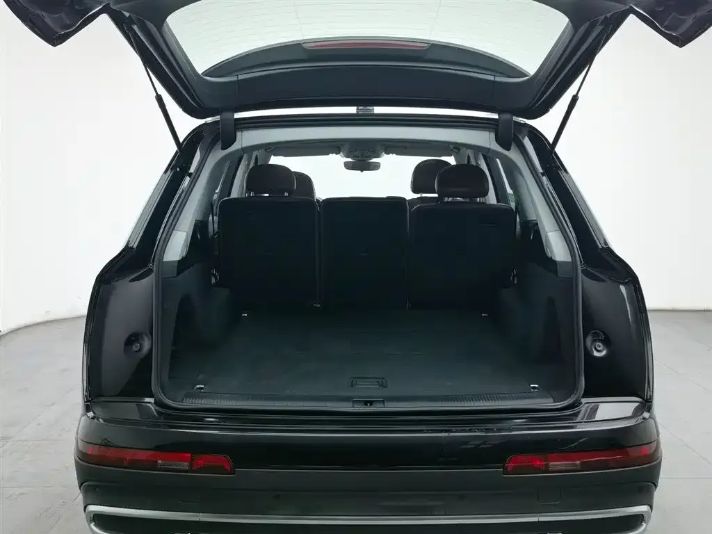 Audi Q7 2022 из CN, фото 5