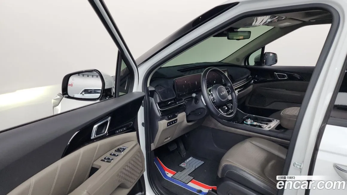 Kia Carnival — фото 10