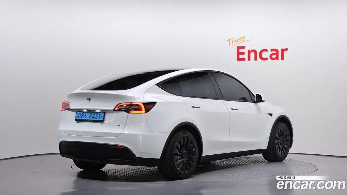 Tesla Model Y 2024 из KR, фото 2