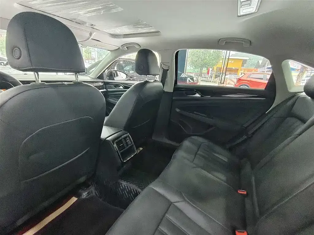 Volkswagen Passat — фото 10