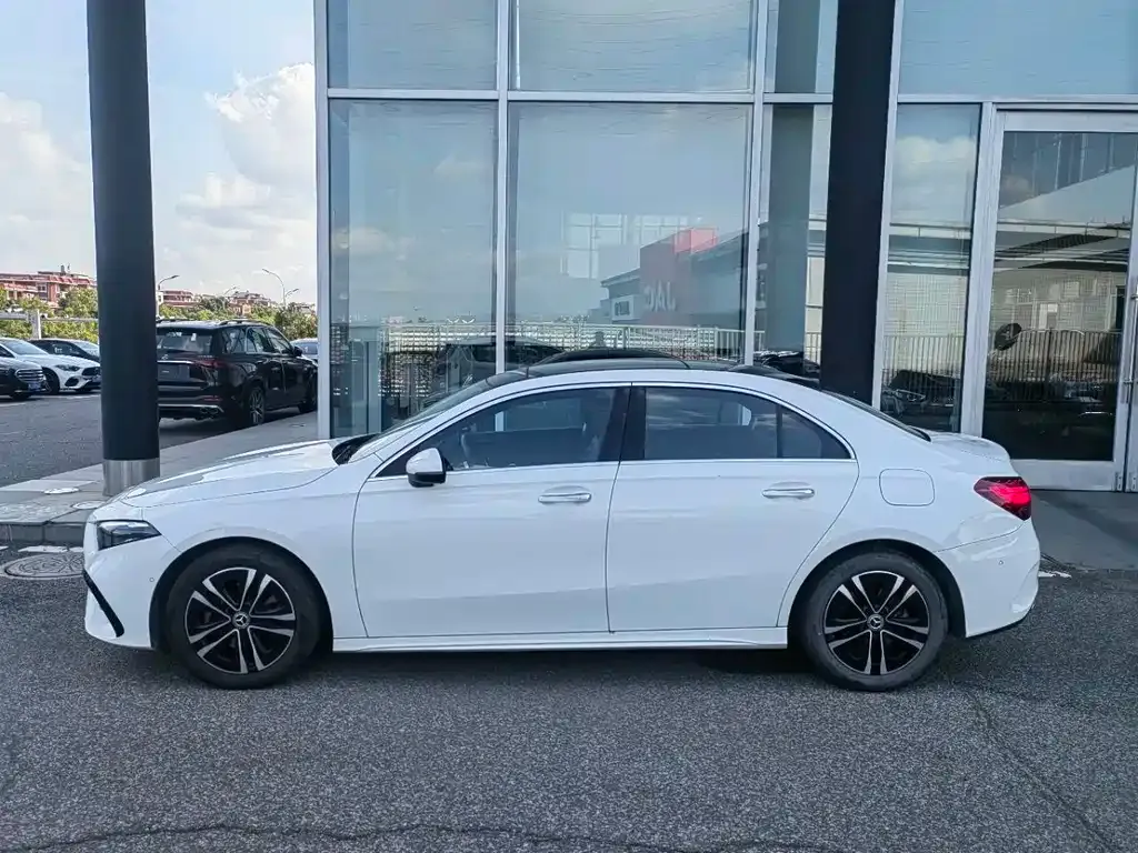 Mercedes-Benz A-Class 2023 из CN, фото 2