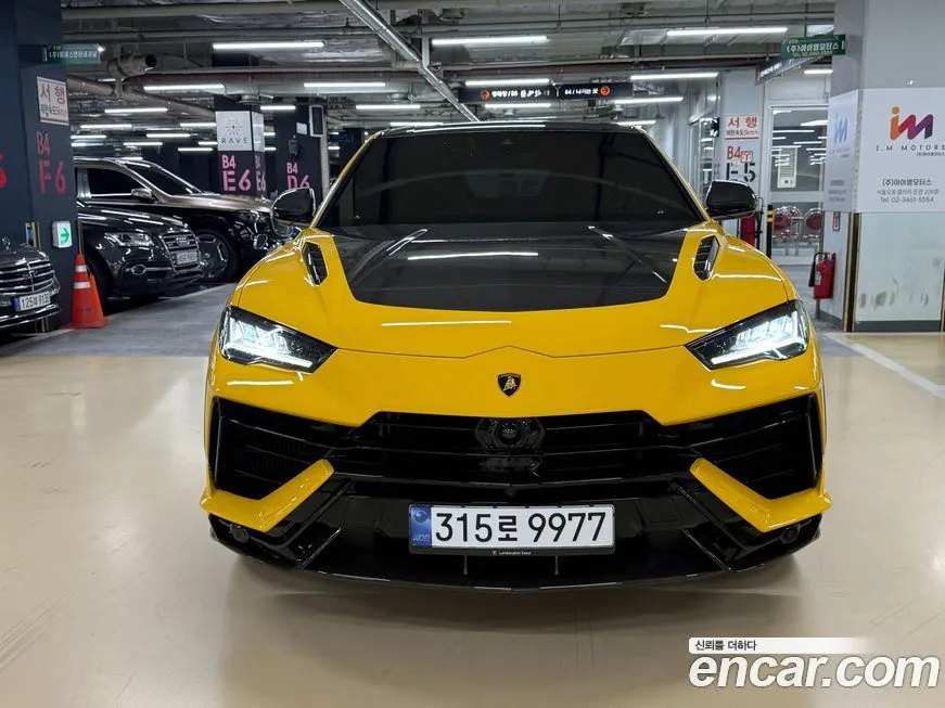 Lamborghini Urus — фото 1