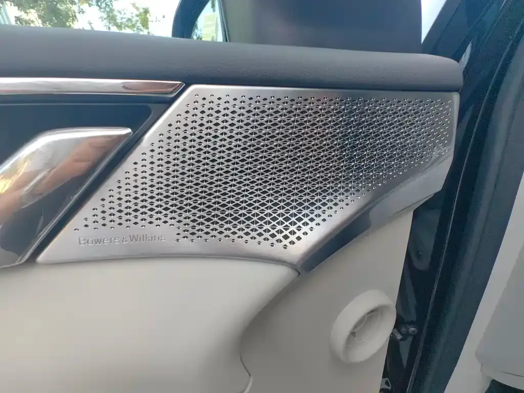 Volvo EM90 2025 из CN, фото 10