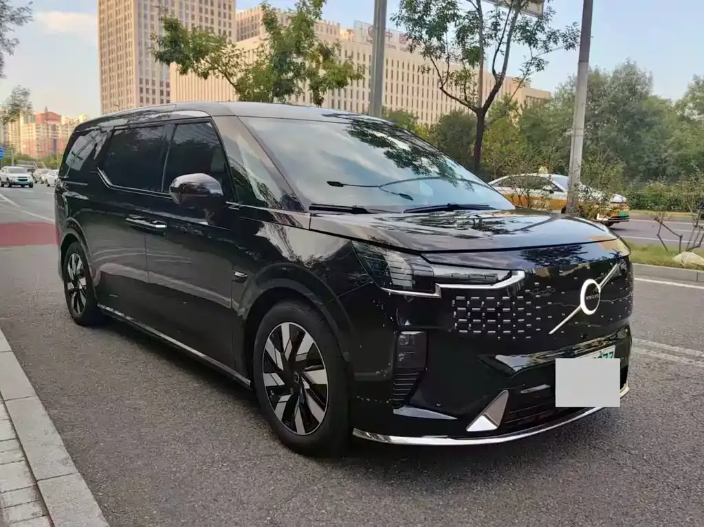Volvo EM90 2025 из CN, фото 3