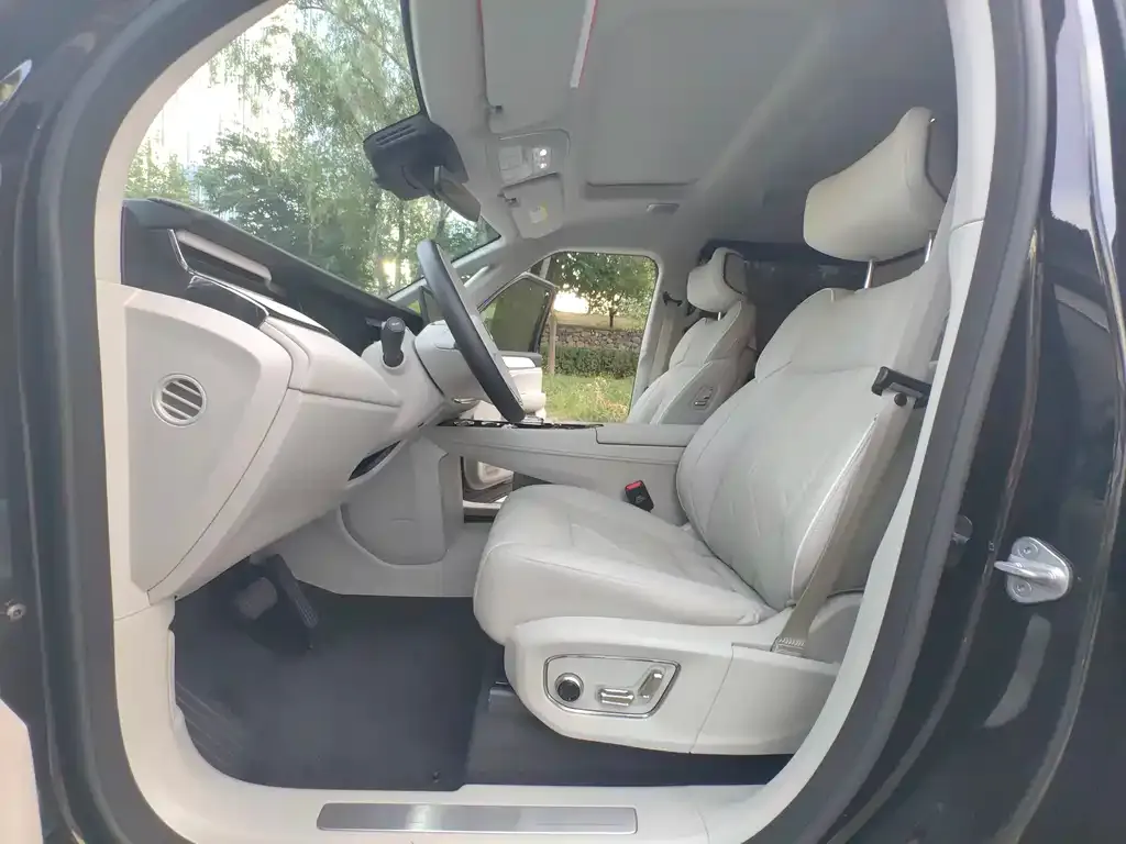 Volvo EM90 2025 из CN, фото 7
