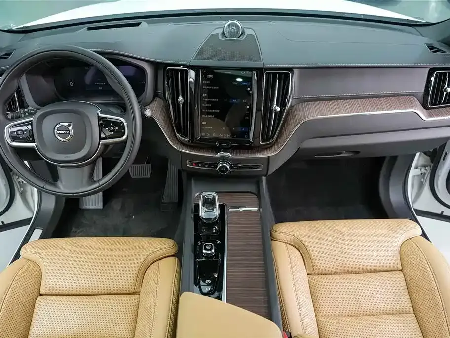 Volvo XC60 PHEV 2022 из CN, фото 10