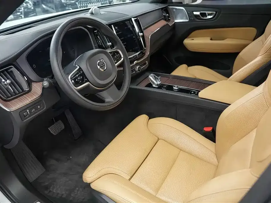 Volvo XC60 PHEV 2022 из CN, фото 8