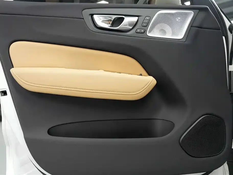 Volvo XC60 PHEV 2022 из CN, фото 9
