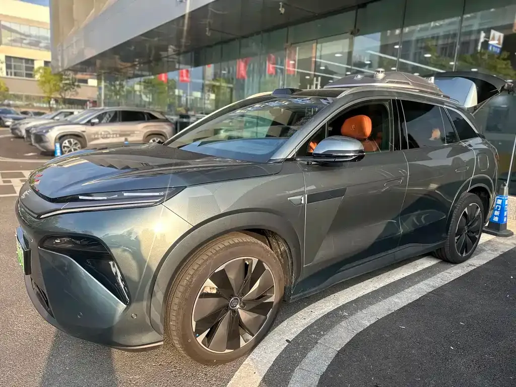 BYD Tang L — фото 1