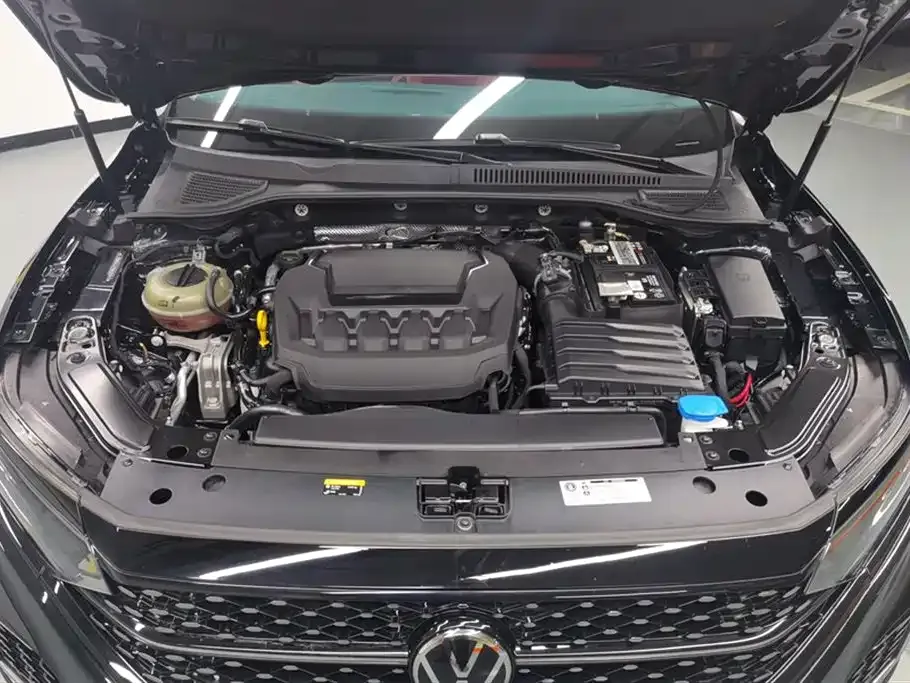 Volkswagen Passat 2023 из CN, фото 10