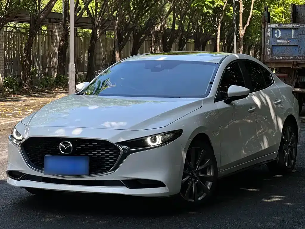 Mazda 3 Axela 2023 из CN, фото 1