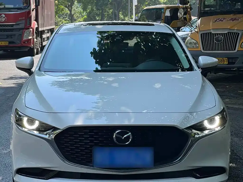 Mazda 3 Axela 2023 из CN, фото 2