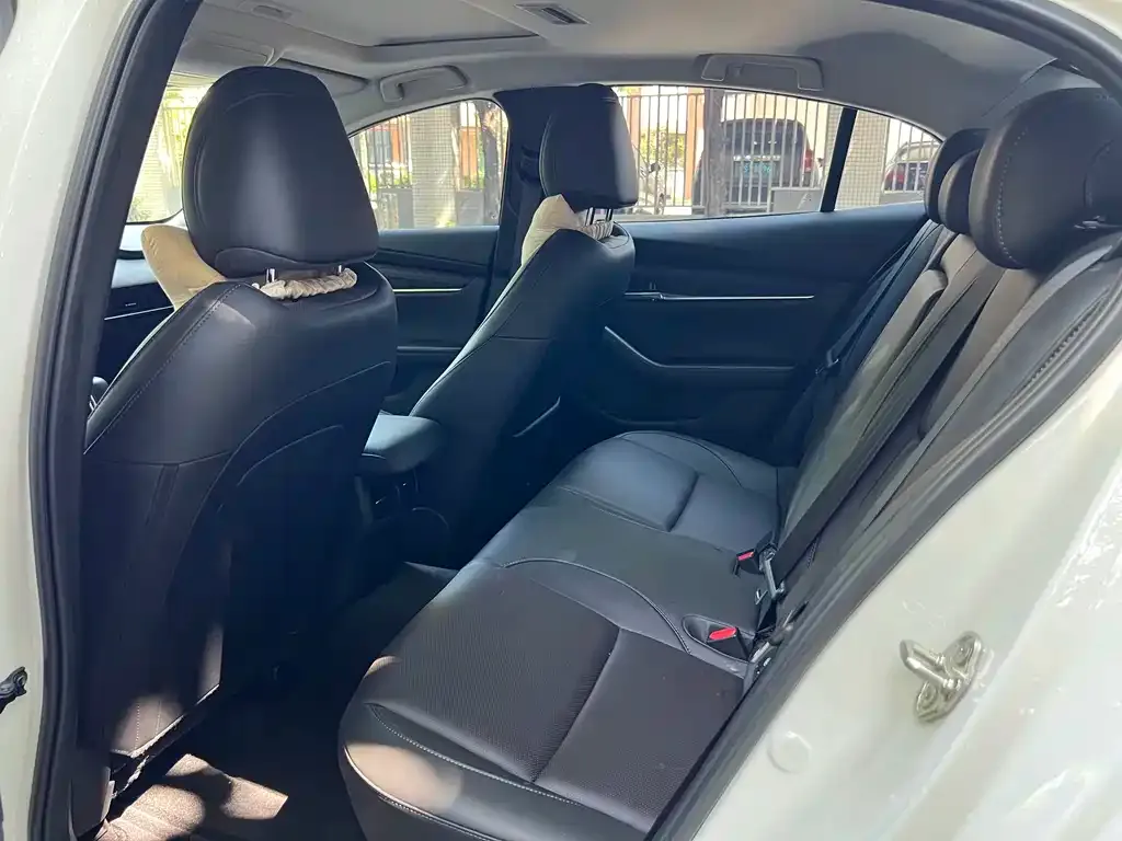 Mazda 3 Axela 2023 из CN, фото 9