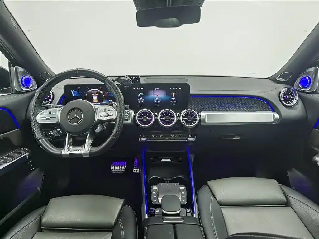 Mercedes-Benz GLB AMG — фото 5