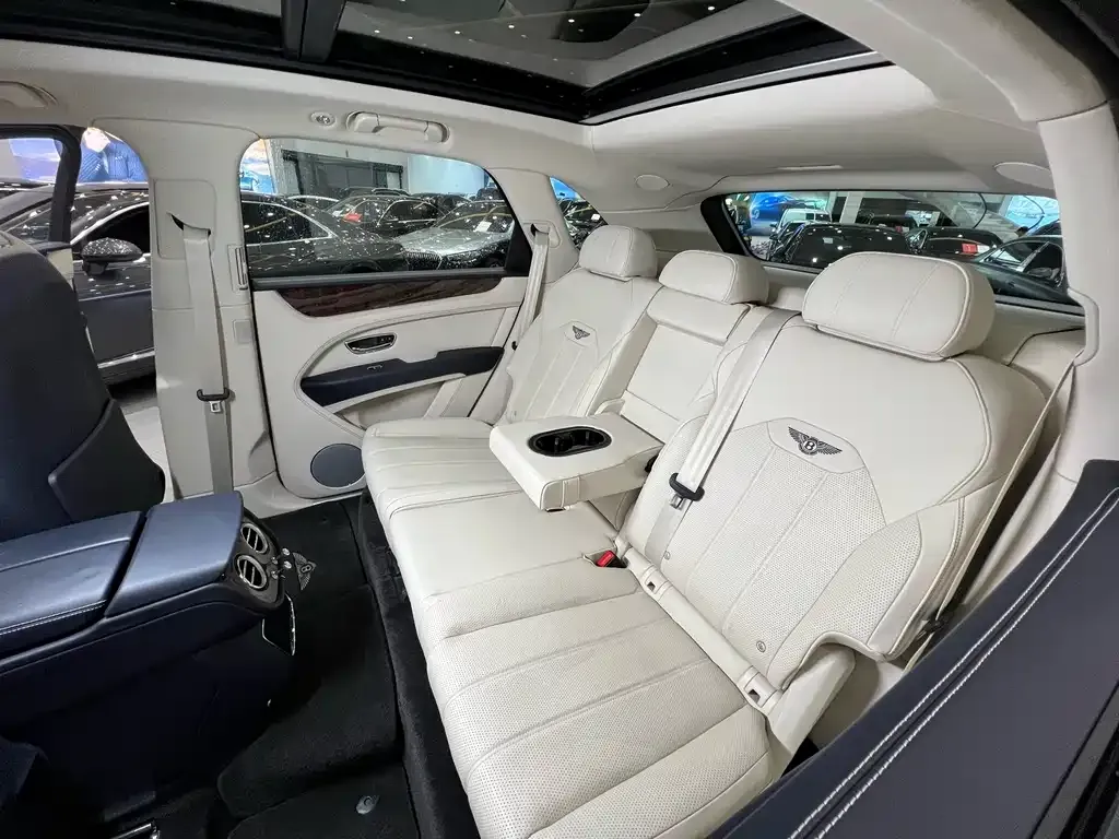 Bentley Bentayga 2023 из CN, фото 10