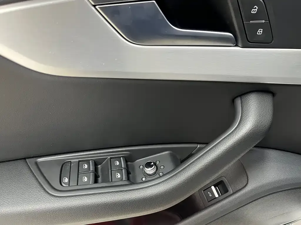 Audi A4L 2023 из CN, фото 10