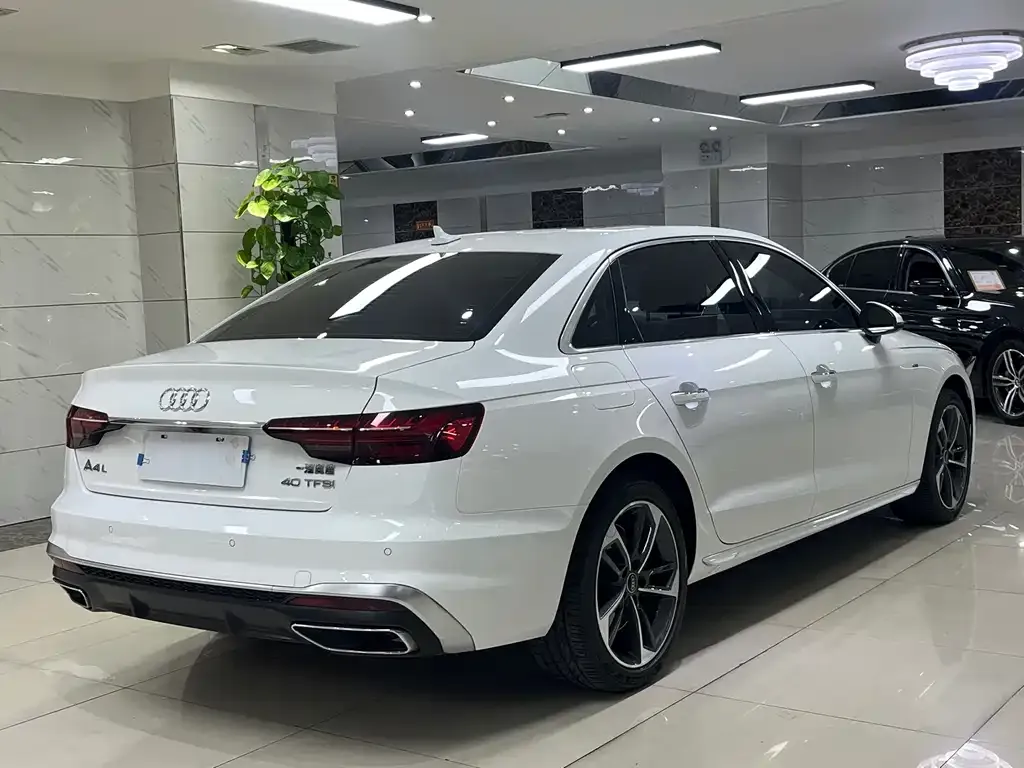Audi A4L 2023 из CN, фото 6