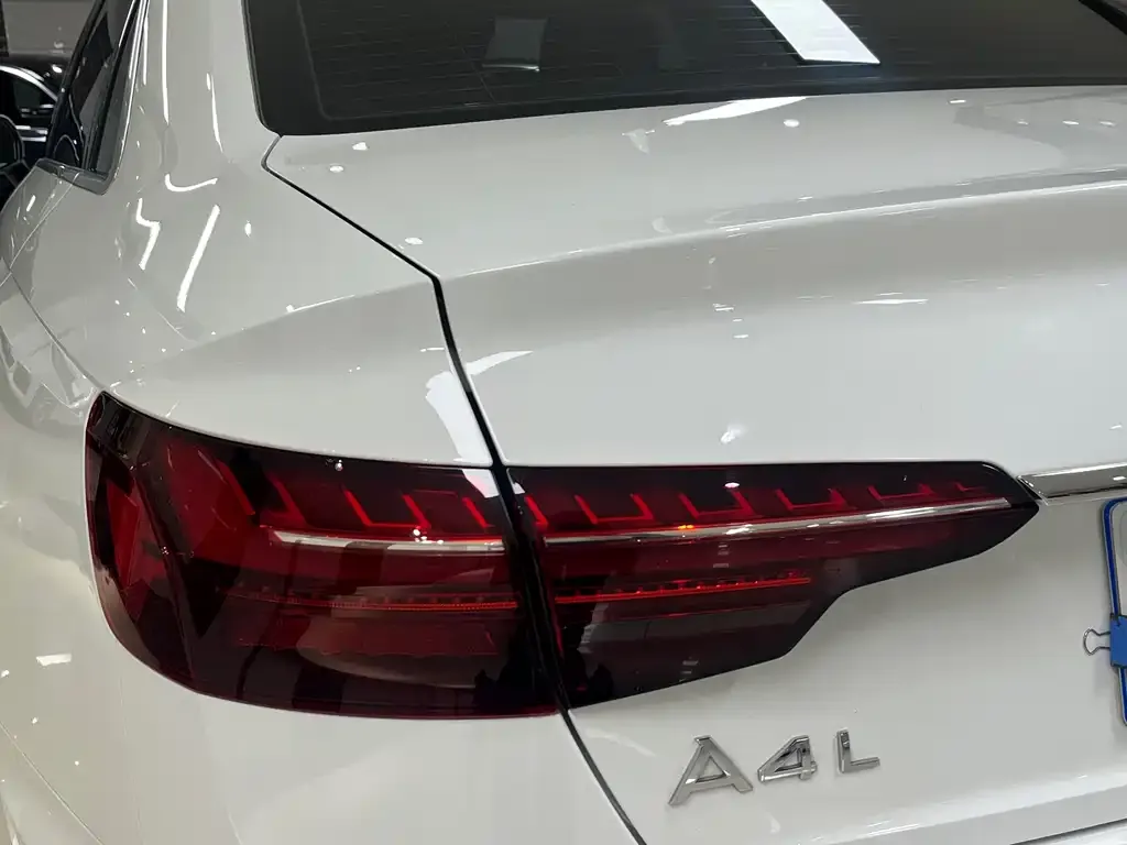 Audi A4L 2023 из CN, фото 8