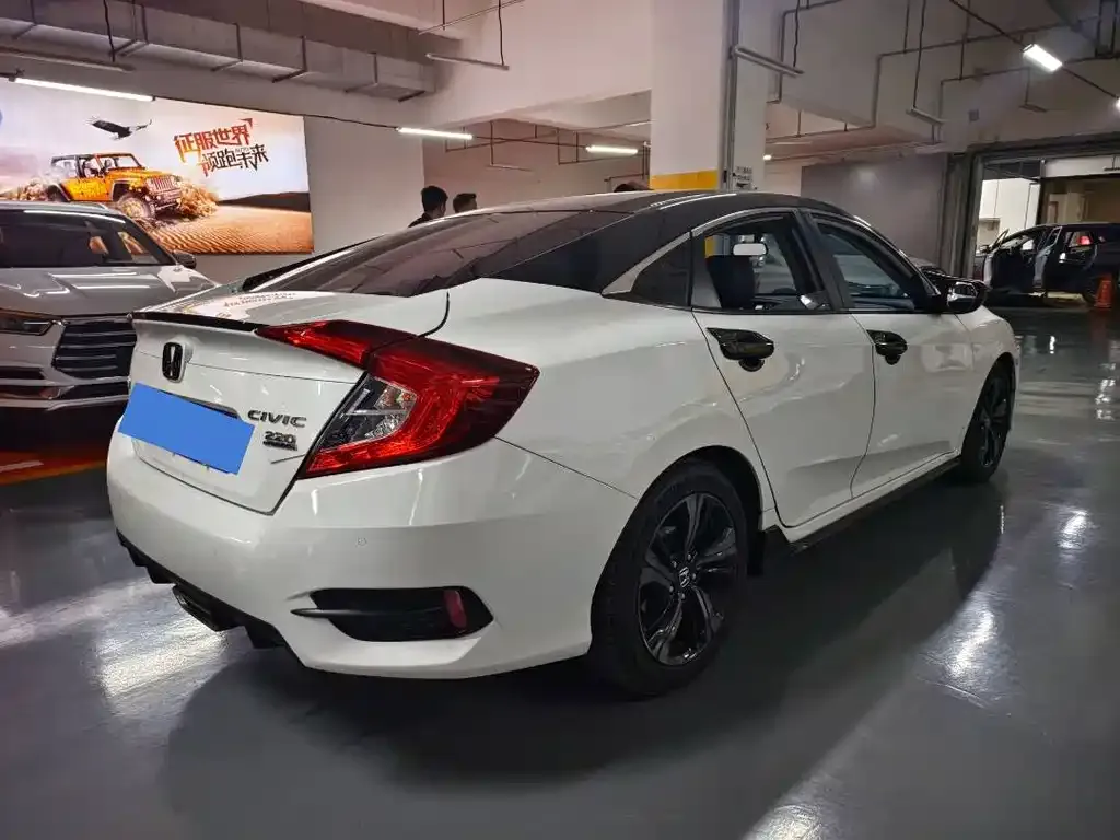 Honda Civic — фото 8