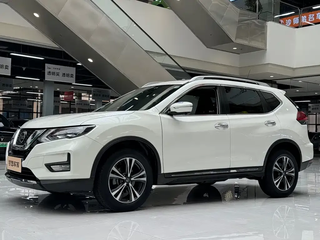 Nissan X-Trail — фото 1