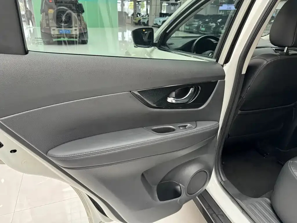 Nissan X-Trail — фото 10
