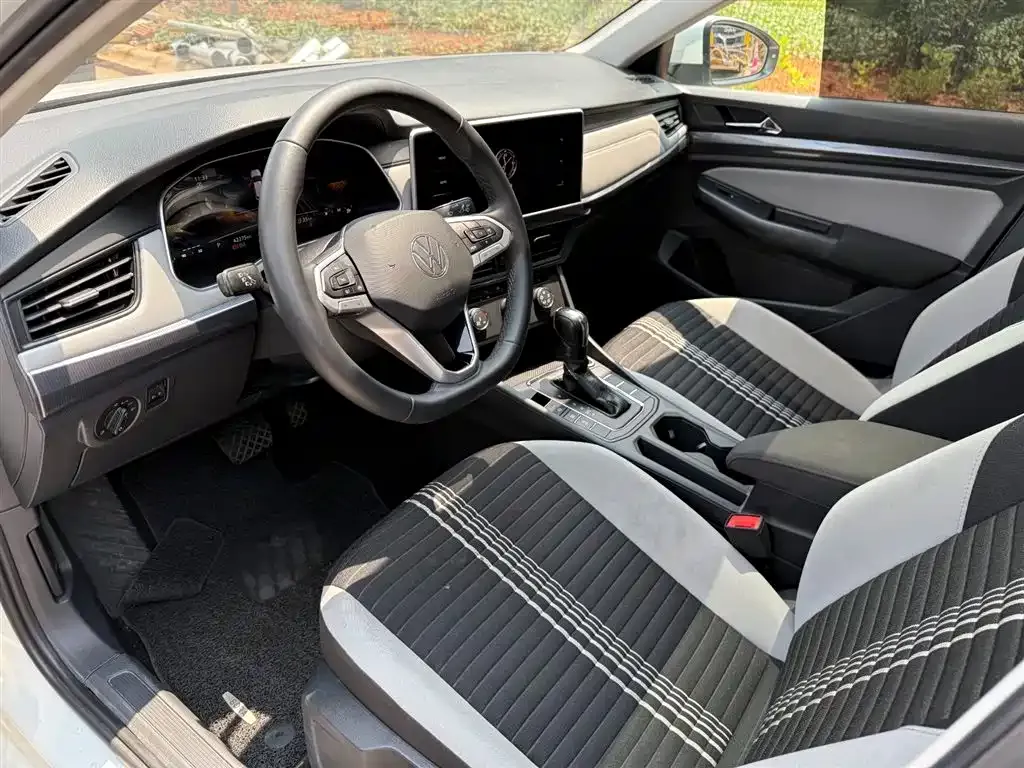 Volkswagen Bora 2023 из CN, фото 5