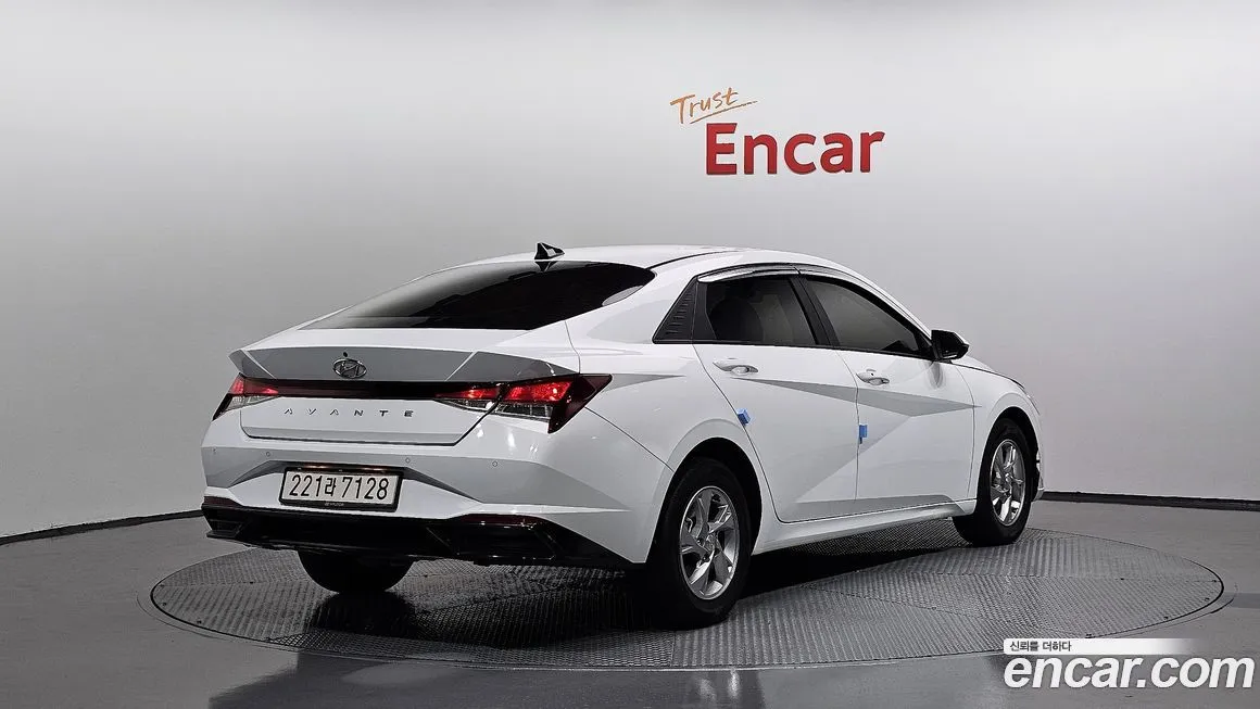 Hyundai AVANTE — фото 2