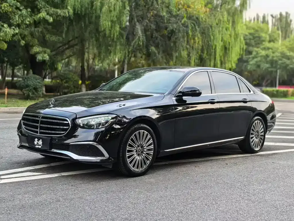 Mercedes-Benz E-Class — фото 1