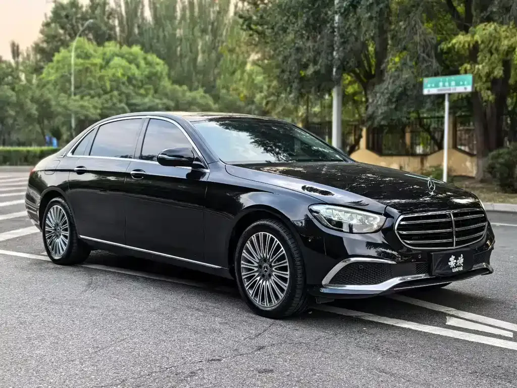 Mercedes-Benz E-Class — фото 2