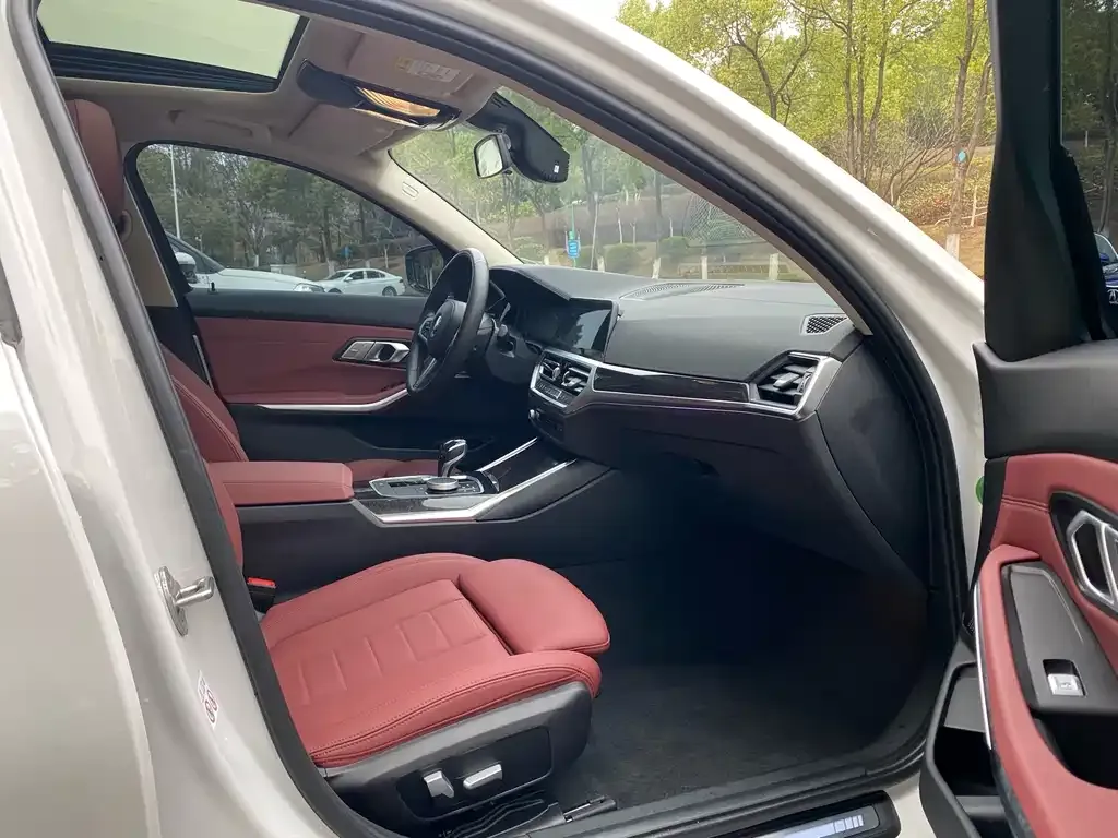 BMW 3 Series 2021 из CN, фото 7