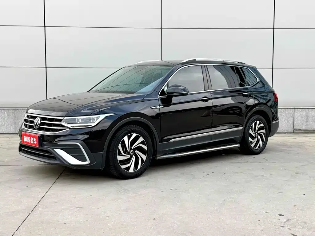 Volkswagen Tiguan L — фото 1