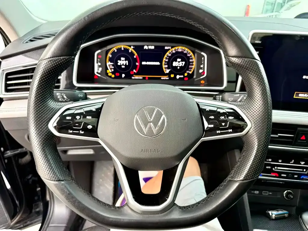 Volkswagen Tiguan L — фото 9