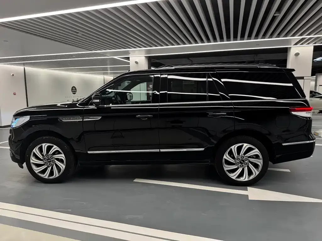 Lincoln Navigator 2023 из CN, фото 3