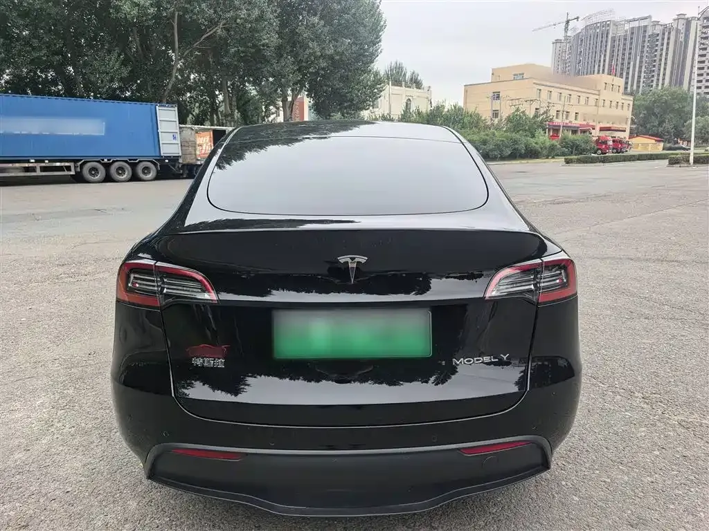 Tesla Model Y — фото 7