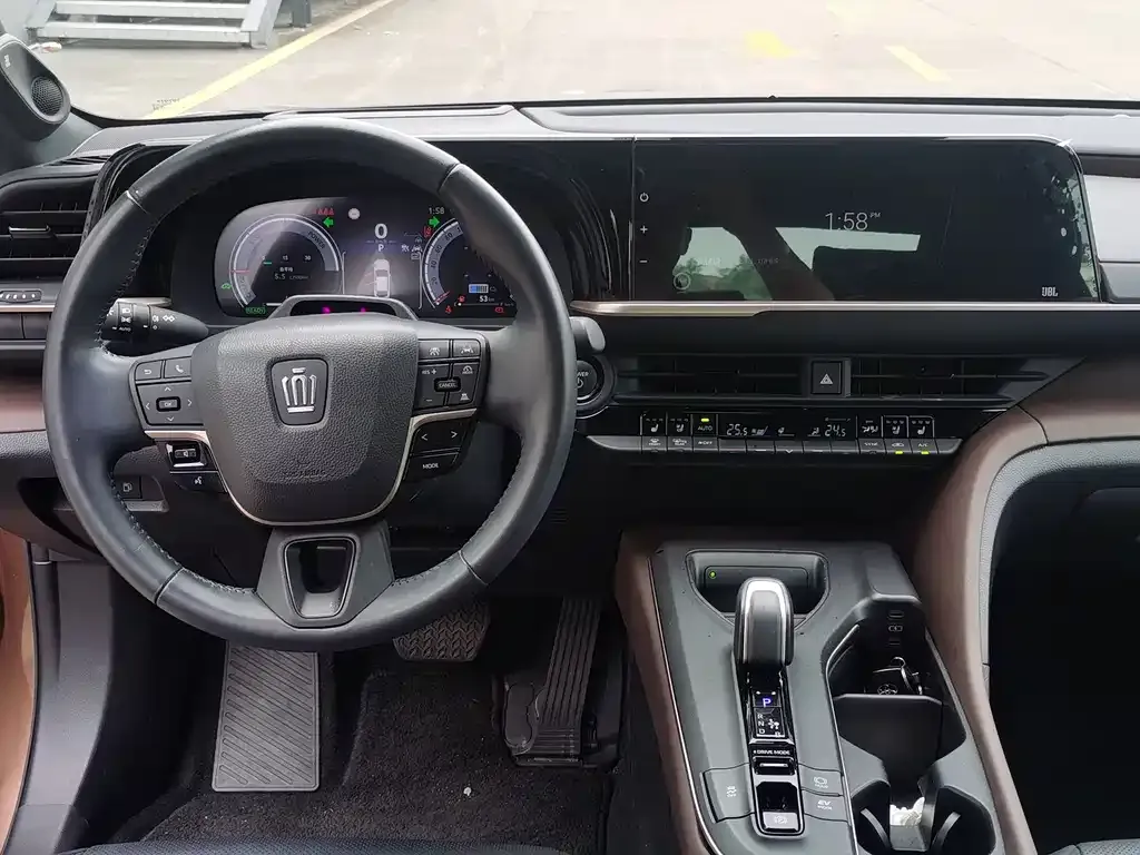 Toyota Crown SportCross 2023 из CN, фото 10