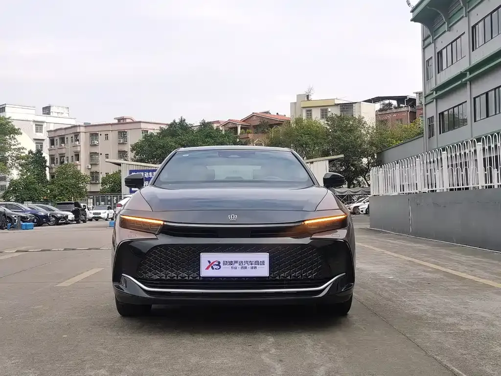 Toyota Crown SportCross 2023 из CN, фото 2