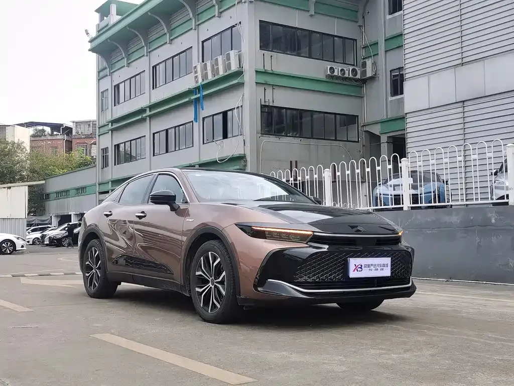Toyota Crown SportCross 2023 из CN, фото 3