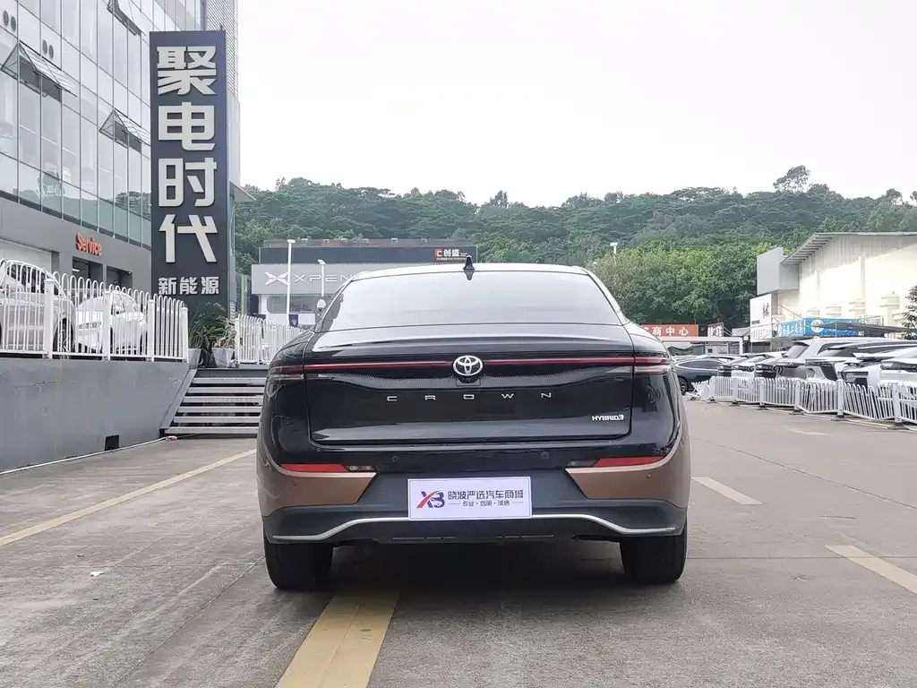 Toyota Crown SportCross 2023 из CN, фото 6
