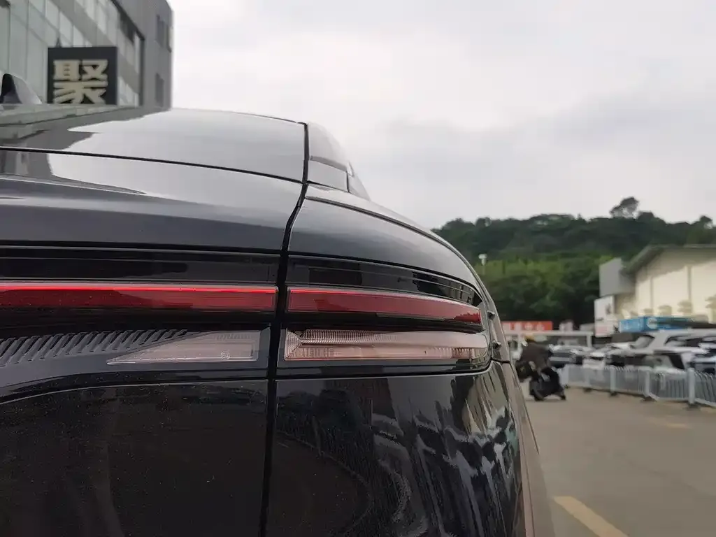 Toyota Crown SportCross 2023 из CN, фото 8