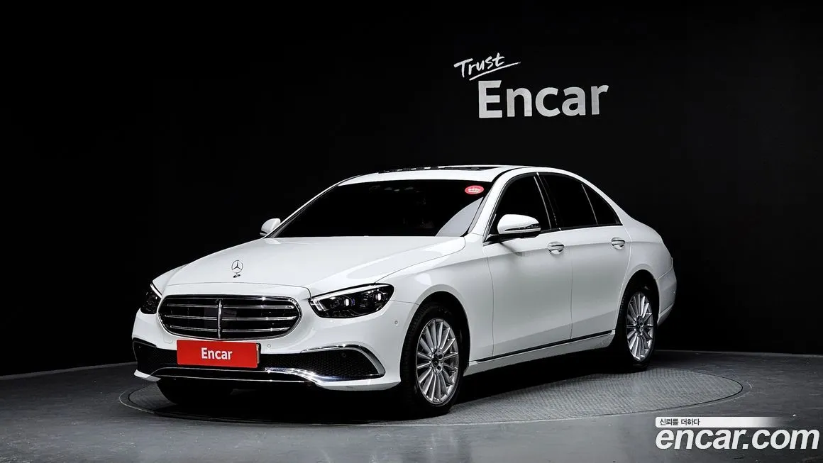 Mercedes-Benz E-Class — фото 1